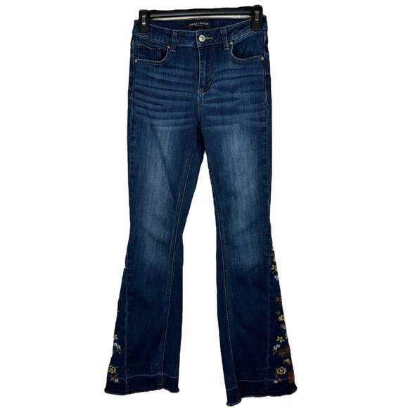 Ashley Mason Premium SZ 0/24 Flare Jeans Floral Embroidered Frayed Boho Festival - Picture 1 of 10